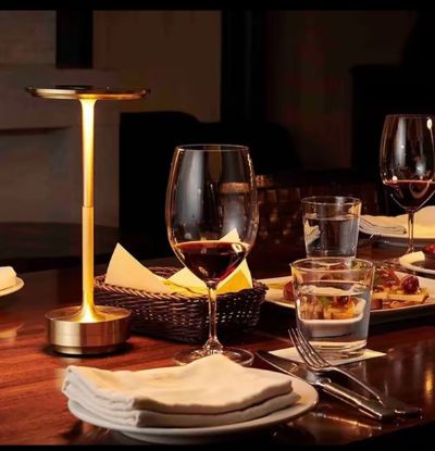 Đèn bàn lãng mạn