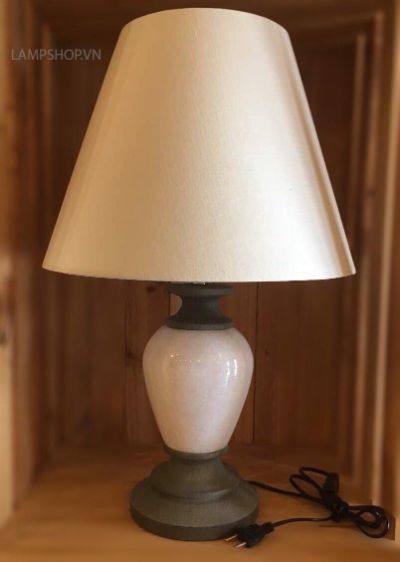 Đèn ngủ chân đá hai màu