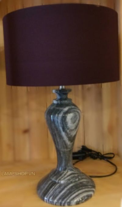 Đèn ngủ chân đá - chao vải tròn màu tím.